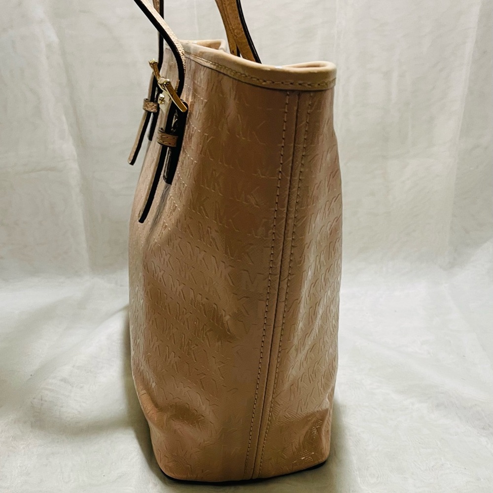 Michael Kors Jet Set Travel Signature Tote - Picture 5 of 12